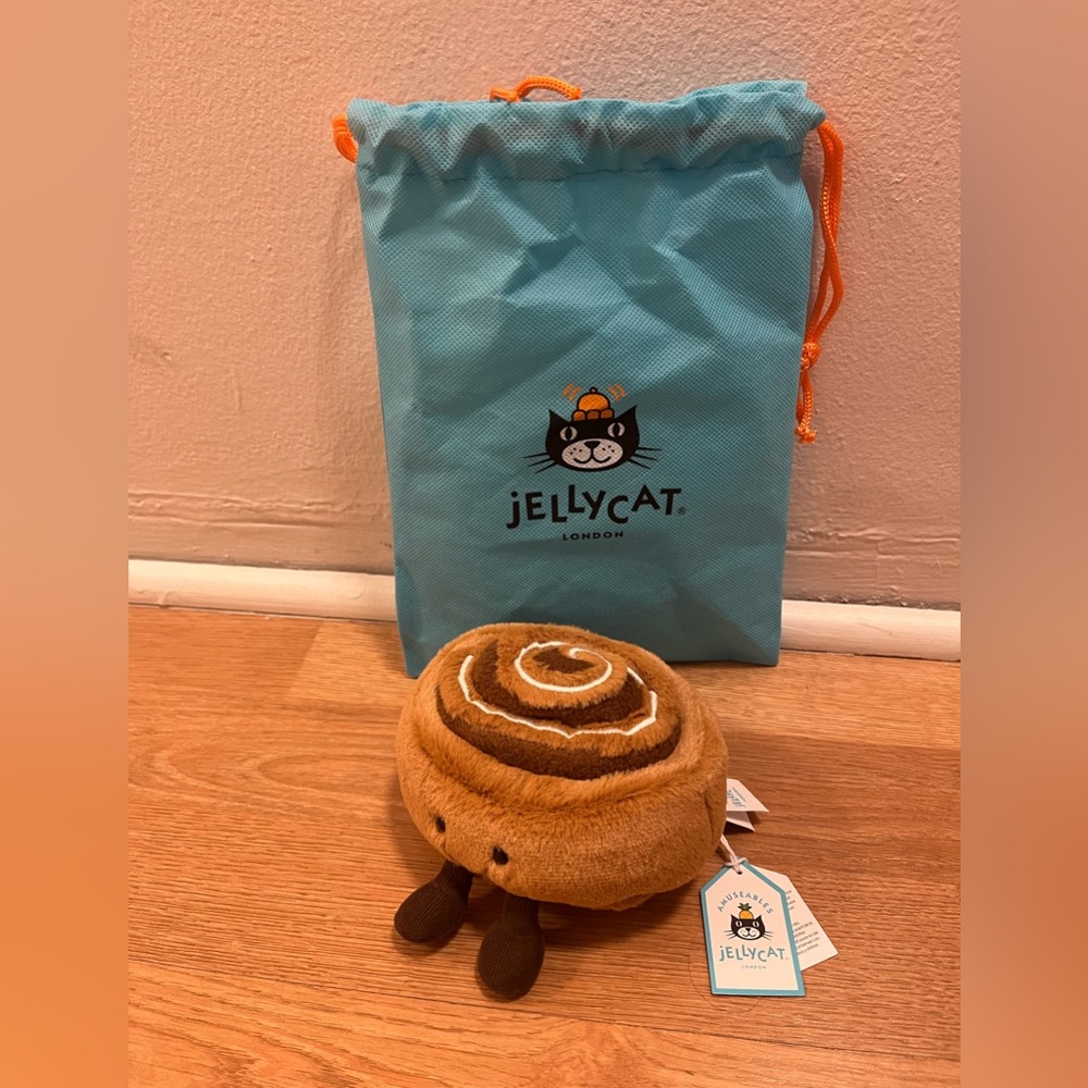 Jellycat Amuseables Cinnamon Bun